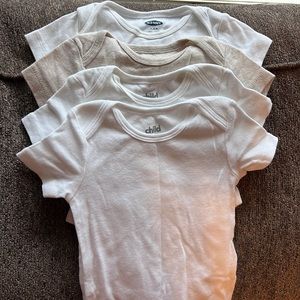 Short sleeve onesies (4)